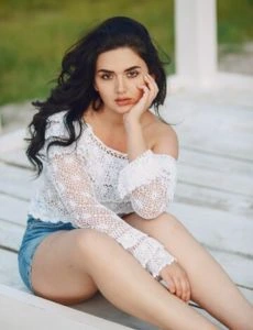 VIP companion girl in Jhalwa – discreet service